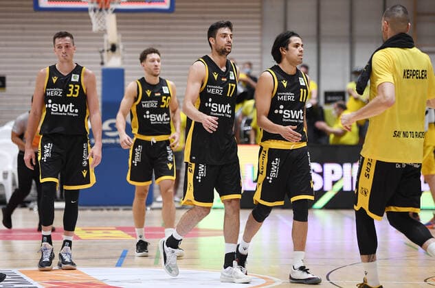 Basketball 2 Bundesliga 2021 2022 1 Matchday 18 09 2021 Tigers Tuebingen VfL Kirchheim Knight Disappointment Tigers Mateo Seric , Ryan Richard Mikesell, Joanic Gruettner Bacoul, Erol Ersek and Daniel Keppeler v li.