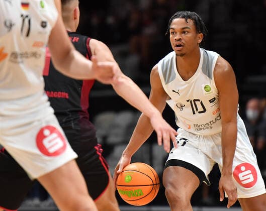 18 09 2021 Basketball Season 2021 2022 2 Bundesliga Pro A 01 Matchday Nürnberg Falcons Basketball Club NBC Artland Dragonss OGo Evan Taylor 10, Nürnberg Falcons BC NBC