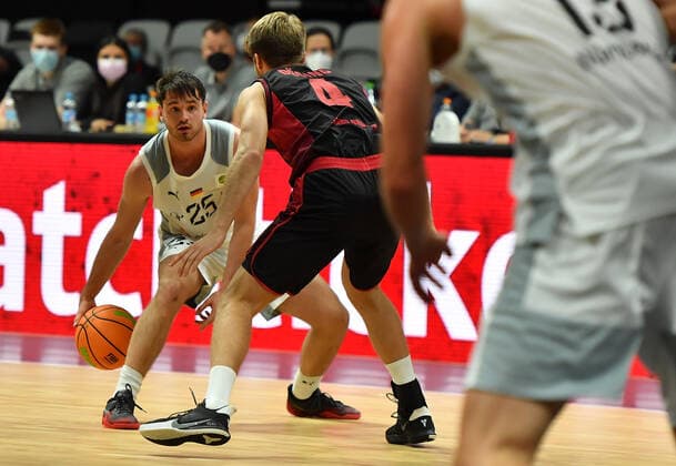 18 09 2021 Basketball Season 2021 2022 2 Bundesliga Pro A 01 Matchday Nürnberg Falcons Basketball Club NBC Artland Dragonss OGo Tim Köpple Koepple 25, Nürnberg Falcons BC NBC Thorben Döding 4, Artland Dragons