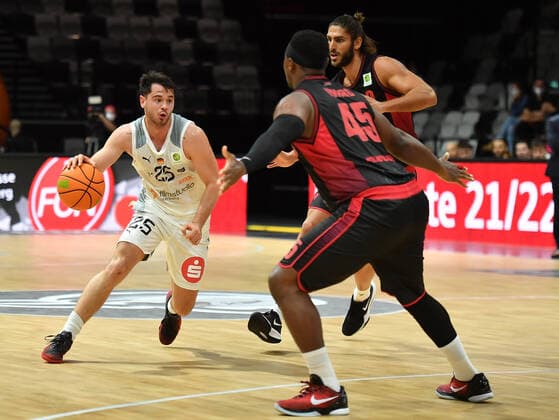 18 09 2021 Basketball Season 2021 2022 2 Bundesliga Pro A 01 Matchday Nuremberg Falcons Basketball Club NBC Artland Dragons OGo Tim Köpple Koepple 25, Nuremberg Falcons BC NBC Demetrius Ward 45, Artland Dragons Adam Pechacek 0, Artland Dragons