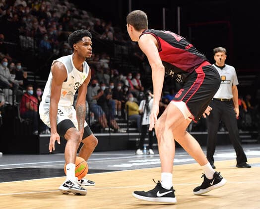 18 09 2021 Basketball Season 2021 2022 2 Bundesliga Pro A 01 Matchday Nuremberg Falcons Basketball Club NBC Artland Dragons OGo Antonio Lee A J AJ Davis Jr 3, Nuremberg Falcons BC NBC Jacob Knauf 25, Artland Dragons