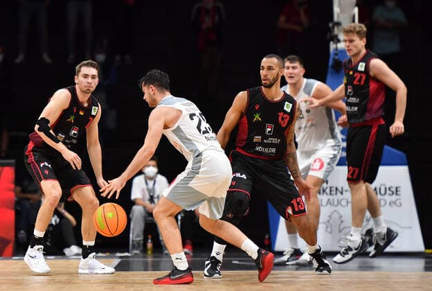 18 09 2021 Basketball Season 2021 2022 2 Bundesliga Pro A 01 Matchday Nürnberg Falcons Basketball Club NBC Artland Dragonss OGo Adrian Breitlauch 7, Artland Dragons Tim Köpple Koepple 25, Nürnberg Falcons BC NBC