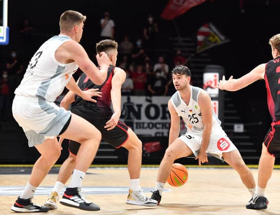 18 09 2021 Basketball Season 2021 2022 2 Bundesliga Pro A 01 Matchday Nürnberg Falcons Basketball Club NBC Artland Dragonss OGo Tim Köpple Koepple 25, Nürnberg Falcons BC NBC