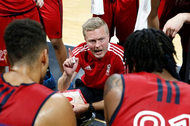 Basketball expert Jakob Cup 2021 at Oberfrankenhalle in Bayreuth 2021 2022 season SIG Strasbourg vs Syntainics MBC Lassi Tuovi SIG Strasbourg coach during time out.