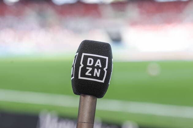 19.09.2021, Fussball, Saison 2021 2022, 1. Bundesliga, 5. Spieltag, VfB Stuttgart - Bayer Leverkusen, DAZN Mikrofon Foto: Tim Rehbein RHR-FOTO Stuttgart Mercedes Benz Arena BW Deutschland xRHR-FOTO TRx *** 19 09 2021, Football, 2021 2022 season, 1 Bundesliga, Matchday 5, VfB Stuttgart Bayer Leverkusen, DAZN Microphone Photo Tim Rehbein RHR FOTO Stuttgart Mercedes Benz Arena BW Germany xRHR FOTO TRx