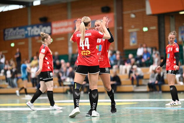 Handball I Women I Season 2021 2022 I 1 HBF I 3 Matchday I Buxtehuder SV SV Union Halle Neustadt I 19 09 2021 Julia Niewiadomska 44, SV Union Halle Neustadt Wildcats with Lea Gruber 19, SV Union Halle Neustadt Wildcats Copyright: xBEAUTIFULxSPORTS Schlikisx