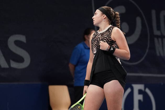 Tennis WTA Tournament Luxembourg BGLBNPParibas Open 2021, 19 09 2021, Tennis WTA Tournament Luxembourg, BGLBNPParibas Open 2021, BGL BNP Paribas Open, 2021, Luxembourg, Kockelscheuer, CK Sportcenter, final, singles, final womens singles vl Jelena Ostapenko Latvia, LAT shows emotions, frustration