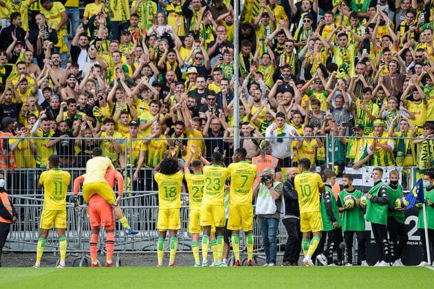 Supporters de l equipe Nantes - ambiance - Fin du match - Joie des joueurs de l equipe Nantes apres sa victoire - FOOTBALL : Angers vs Nantes - Ligue 1 - Angers - 19 09 2021 FedericoPestellini Panoramic 