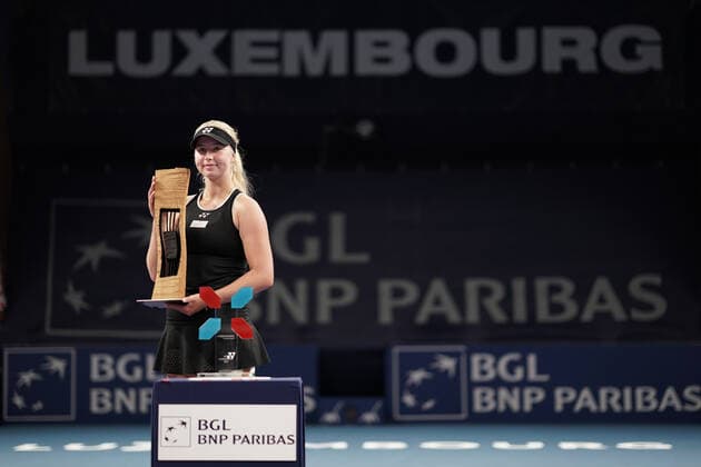 Tennis WTA Tournament Luxembourg BGLBNPParibas Open 2021, 19 09 2021, Tennis WTA Tournament Luxembourg, BGLBNPParibas Open 2021, BGL BNP Paribas Open, 2021, Luxembourg, Kockelscheuer, CK Sportcenter, final, singles, final womens singles vl Clara Tauson Daenemark, Denmark, DEN winner, winner of the tournament 2021 with trophaee