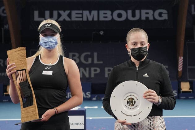 Tennis WTA Tournament Luxembourg BGLBNPParibas Open 2021, 19 09 2021, Tennis WTA Tournament Luxembourg, BGLBNPParibas Open 2021, BGL BNP Paribas Open, 2021, Luxembourg, Kockelscheuer, CK Sportcenter, final, singles, final womens singles vl Clara Tauson Denmark, DEN , Sigerin with Jelena Ostapenko Latvia, Latvia, LAT