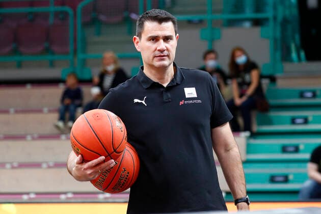 Basketball expert Jakob Cup 2021 in the Oberfrankenhalle in Bayreuth Season 2021 2022 Medi Bayreuth vs SIG Strasbourg Mauricio Parra Medi Bayreuth Co Trainer