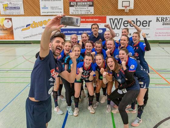 Kuties, team photo, jubel, SG H2Ku Herrenberg TV Aldekerk, handball, women, 2 Bundesliga, 3 matchday, season 2021 2022, 19 09 2021, SG H2Ku Herrenberg TV Aldekerk, handball, women, 2 Bundesliga, 3 matchday, season 2021 2022, 19 09 2021, Herrenberg Copyright: xDROFITSCH EIBNERx EP_ddh