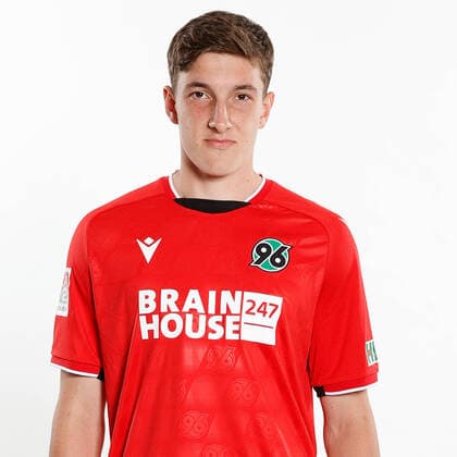 Tim Walbrecht - Porträttermin Hannover 96, GER, Fussball, Fußball, 2021 2022, 2. Bundesliga, 2.BL, 2. BL, Porträt, Studio, Shooting, Studioshooting; Foto via: Hannover96