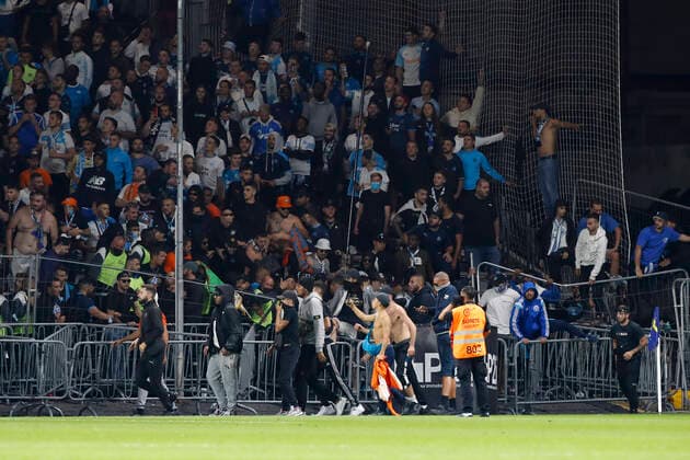 Envahissement de terrain des ultras Marseillais en fin de match FOOTBALL : Angers Vs Olympique de Marseille - Ligue 1 - 22 09 2021 MichaelBaucher Panoramic 