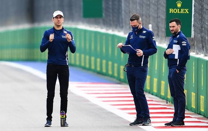 6657264 23.09.2021 Williams Formula One pilot Nicholas Latifi, walks with team members during preparations for the 2021 Formula One Russian Grand Prix, at the Sochi Autodrom racing circuit, in Sochi, Russia. Formula One Russian Grand Prix will be held in Sochi from 24 to 26 September. Vladimir Astapkovich Sputnik Russia Motor Formula 1 Preparations  3cb60a15cb9288d0