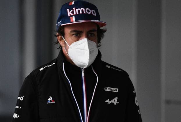6657285 23.09.2021 Alpine F1 team driver Fernando Alonso from Spain walks during preparations for the 2021 Formula One Russian Grand Prix, at the Sochi Autodrom racing circuit, in Sochi, Russia. Formula One Russian Grand Prix will be held in Sochi from 24 to 26 September. Vladimir Astapkovich Sputnik Russia Motor Formula 1 Preparations  860d8ca0d4798b0c