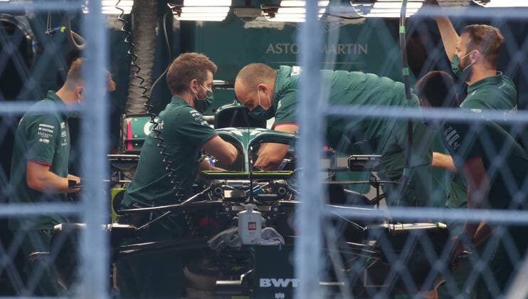 SOCHI, RUSSIA - SEPTEMBER 23, 2021: Aston Martin car mechanics carry out maintenance of a car ahead of the 2021 Formula One Russian Grand Prix to be held in Sochi on September 24-26, 2021, at the Sochi Autodrom racing circuit. Sergei Fadeichev TASS  TS111946