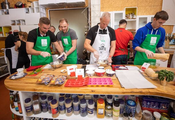 23.09.2021, Tallinn. Paf Estonian-Latvian Basketball League pre-league press conference, PK, Pressekonferenz was held in a casual atmosphere. The event was hosted by Tigutoit that offers joint cooking team events. The head coaches and players got to prepare meals of various world cuisines together. Photo Tairo Lutter, Postimees Tallinn Harjumaa Eesti 1TL23SEP21A19  Copyright: xTairoxLutterx Basketballers