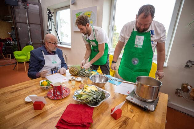 23.09.2021, Tallinn. Paf Estonian-Latvian Basketball League pre-league press conference, PK, Pressekonferenz was held in a casual atmosphere. The event was hosted by Tigutoit that offers joint cooking team events. The head coaches and players got to prepare meals of various world cuisines together. On the photo from left Kalle Klandorf, Mario Paiste, Oliver Läll. Photo Tairo Lutter, Postimees Tallinn Harjumaa Eesti 1TL23SEP21A26  Copyright: xTairoxLutterx Kalle Klandorf, Mario Paiste, Oliver Läll