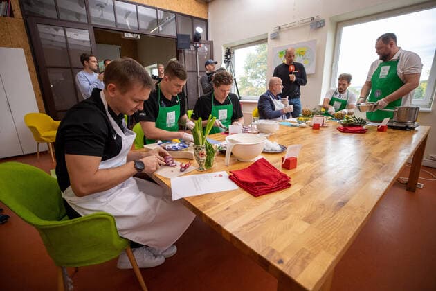 23.09.2021, Tallinn. Paf Estonian-Latvian Basketball League pre-league press conference, PK, Pressekonferenz was held in a casual atmosphere. The event was hosted by Tigutoit that offers joint cooking team events. The head coaches and players got to prepare meals of various world cuisines together. Photo Tairo Lutter, Postimees Tallinn Harjumaa Eesti 1TL23SEP21A18  Copyright: xTairoxLutterx Basketballers