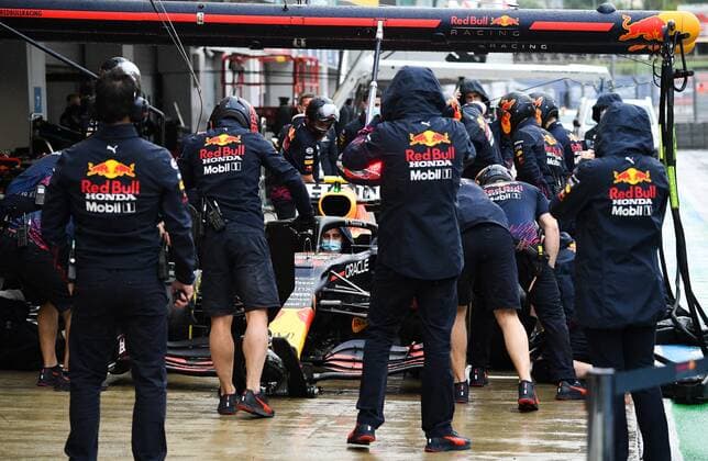 6657466 23.09.2021 Red Bull s team members are pictured before the 2021 Formula One Russian Grand Prix, at the Sochi Autodrom racing circuit, in Sochi, Russia. Formula One Russian Grand Prix will be held in Sochi from 24 to 26 September. Vladimir Astapkovich Sputnik Russia Motor Formula 1 Preparations  758041255b115bba
