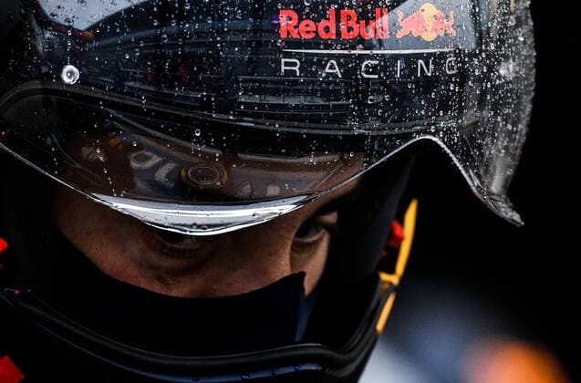 6657480 23.09.2021 Red Bull s mechanics work during preparations for the 2021 Formula One Russian Grand Prix, at the Sochi Autodrom in the Black Sea resort of Sochi, Russia. Formula One Russian Grand Prix will be held in Sochi from 24 to 26 September. Vladimir Astapkovich Sputnik Russia Motor Formula 1 Preparations  e961801e36e06629
