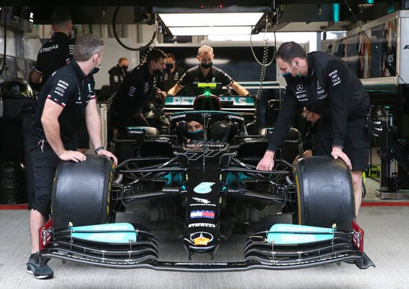 SOCHI, RUSSIA - SEPTEMBER 23, 2021: Mercedes AMG Petronas car mechanics carry out maintenance of a car ahead of the 2021 Formula One Russian Grand Prix to be held in Sochi on September 24-26, 2021, at the Sochi Autodrom racing circuit. Sergei Fadeichev TASS  TS11197B