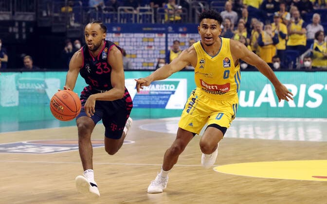 Parker Jackson Cartwright, Maodo Lo Action Game Scene Duel Sports Basketball BBL Bundesliga Men Season 2021 2022 23 09 2021 ALBA Berlin vs Telekom Baskets Bonn