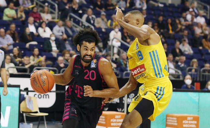 Jeremy Morgan, Louis Olinde action game scene duel sports basketball BBL Bundesliga men season 2021 2022 23 09 2021 ALBA Berlin vs Telekom Baskets Bonn