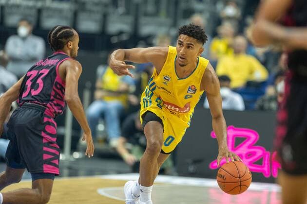 Basketball Berlin 23 09 2021 Season 2021 2022 1 Bundesliga easyCredit BBL Alba Berlin Telekom Baskets Bonn Maodo Lo Alba Berlin, No 00 Parker Jackson Cartwright Bonn, No 33