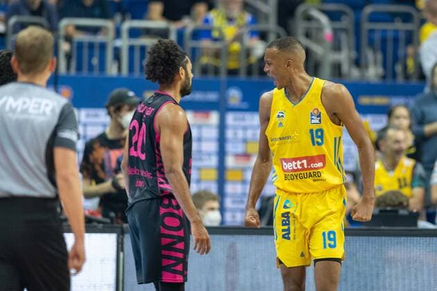 Basketball Berlin 23 09 2021 Season 2021 2022 1 Bundesliga easyCredit BBL Alba Berlin Telekom Baskets Bonn Louis Olinde Alba Berlin, No 19 Jeremy Morgan Bonn, No 20