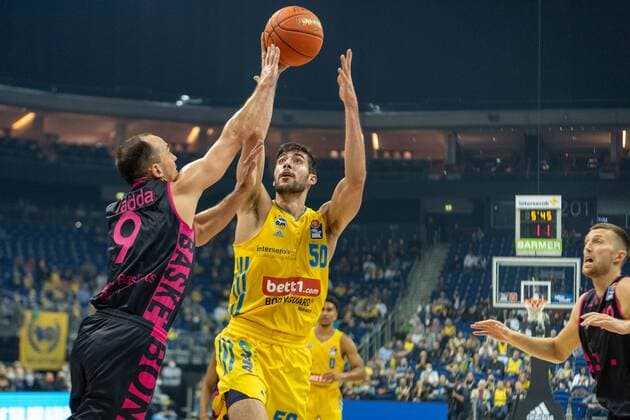Basketball Berlin 23 09 2021 Season 2021 2022 1 Bundesliga easyCredit BBL Alba Berlin Telekom Baskets Bonn Javel Zoosman Alba Berlin, No 50 Karsten Tadda Bonn, No 09