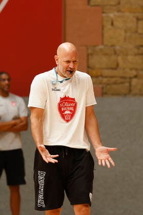GER, Wuerzburg, training center s Oliver Wuerzburg, 23 09 2021, emspor, emonline, despor, deonline, team training of s Oliver Wuerzburg picture astonishment at coach Denis Wucherer s Oliver Wuerzburg Copyright: HMBxMedia JulienxBecker