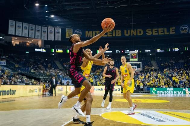 Basketball Berlin 23 09 2021 1 Bundesliga easyCredit BBL Season 2021 2022 Alba Berlin Telekom Baskets Bonn Parker Jackson Cartwright Bonn, No 33 Louis Olinde Alba Berlin, No 19