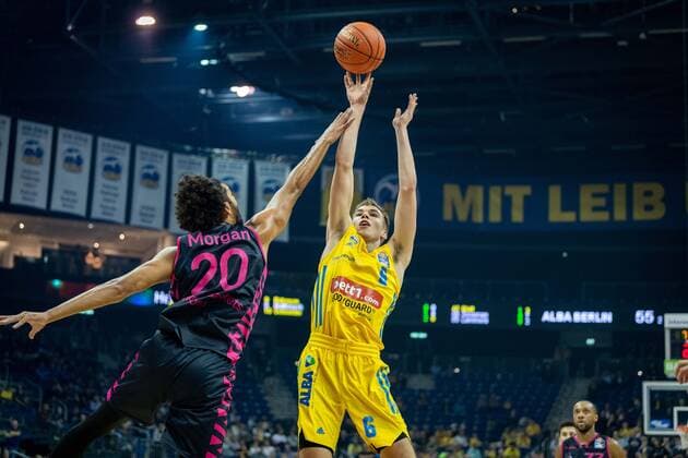 Basketball Berlin 23 09 2021 1 Bundesliga easyCredit BBL Season 2021 2022 Alba Berlin Telekom Baskets Bonn Malte Delow Alba Berlin, No 06 Jeremy Morgan Bonn, No 20