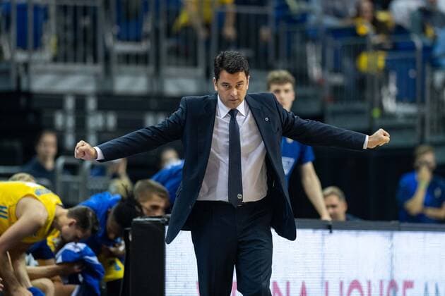 Basketball Berlin 23 09 2021 1 Bundesliga easyCredit BBL season 2021 2022 Alba Berlin Telekom Baskets Bonn Israel Gonzalez Alba Berlin, coach