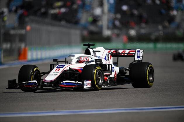6657946 24.09.2021 Haas Nikita Mazepin steers his car during a practice session of the 2021 Formula One Russian Grand Prix at the Sochi Autodrom in Sochi, Russia. Formula One Russian Grand Prix will be held in Sochi from 24 to 26 September. Vladimir Astapkovich Sputnik Russia Motor Formula 1 First Free Practice  ddc3a996416ff0f1