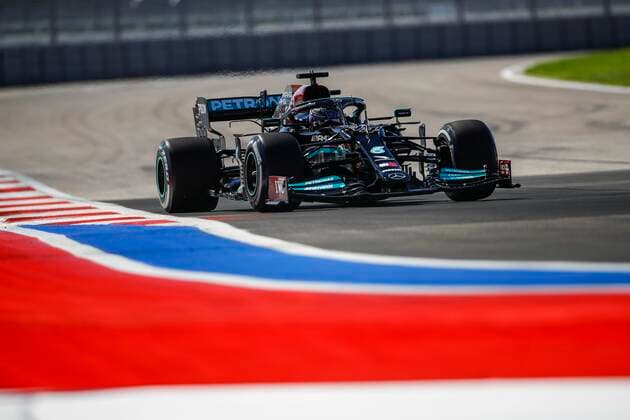 44 HAMILTON Lewis (gbr), Mercedes AMG F1 GP W12 E Performance, action during the Formula 1 VTB Russian Grand Prix 2021, 15th round of the 2021 FIA Formula One World Championship, WM, Weltmeisterschaft from September 24 to 26, 2021 on the Sochi Autodrom, in Sochi, Russia FORMULE 1 : Grand prix de Russie - Sotchi - 24 09 2021 DPPI Panoramic  00121031__B3_3065