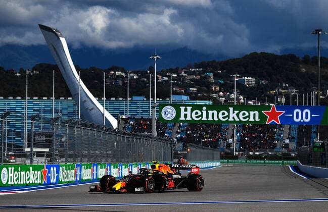6658181 24.09.2021 Red Bull s Sergio Perez steers his car during a practice session of the 2021 Formula One Russian Grand Prix at the Sochi Autodrom in Sochi, Russia. Formula One Russian Grand Prix will be held in Sochi from 24 to 26 September. Vladimir Astapkovich Sputnik Russia Motor Formula 1 First Free Practice  e5a771d097f05173