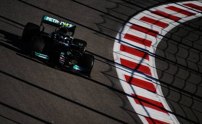 6658306 24.09.2021 Mercedes Valtteri Bottas steers his car during a practice session of the 2021 Formula One Russian Grand Prix at the Sochi Autodrom in Sochi, Russia. Formula One Russian Grand Prix will be held in Sochi from 24 to 26 September. Vladimir Astapkovich Sputnik Russia Motor Formula 1 Second Free Practice  264d8775bd049fe1