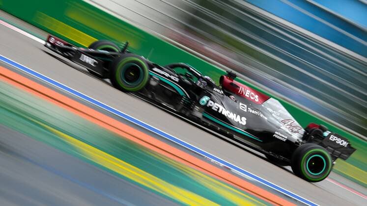6659036 25.09.2021 British Formula One driver Lewis Hamilton of Mercedes-AMG Petronas competes in the qualifying session of the 2021 Formula One Russian Grand Prix at the Sochi Autodrom in Sochi, Russia. Vladimir Astapkovich Sputnik Russia Motor Formula 1 Qualification  404a4ca9a6c5cb9d