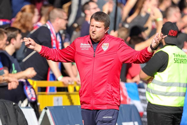 Velbert, Germany 25 09 2021,Coach Dmitri Voronov KFC Uerdingen gestures, gestures, during the match of the Regionalliga West between KFC Uerdingen SC Roedinghausen at Stadion Velbert on September 25, 2021 in Velbert Velbert Stadium Velbert North Rhine Westphalia Germany Copyright: xStefanxBrauerx