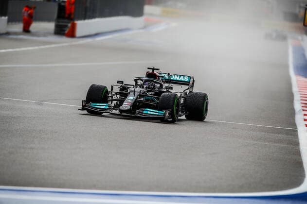 44 HAMILTON Lewis (gbr), Mercedes AMG F1 GP W12 E Performance, action during the Formula 1 VTB Russian Grand Prix 2021, 15th round of the 2021 FIA Formula One World Championship, WM, Weltmeisterschaft from September 24 to 26, 2021 on the Sochi Autodrom, in Sochi, Russia - Photo Xavi Bonilla DPPI FORMULE 1 : Grand prix de Russie - Sotchi - 25 09 2021 DPPI PANORAMIC  _B2_4476