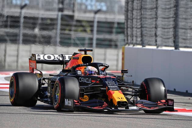 33 VERSTAPPEN Max (nld), Red Bull Racing Honda RB16B, action during the Formula 1 VTB Russian Grand Prix 2021, 15th round of the 2021 FIA Formula One World Championship, WM, Weltmeisterschaft from September 24 to 26, 2021 on the Sochi Autodrom, in Sochi, Russia - Photo DPPI FORMULE 1 : Grand prix de Russie - Sotchi - 25 09 2021 DPPI PANORAMIC  00121031_24-09-21-RUS-2034-PVE