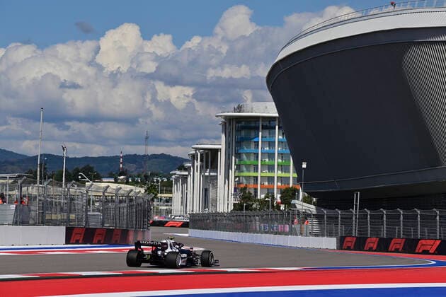 10 GASLY Pierre (fra), Scuderia AlphaTauri Honda AT02, action during the Formula 1 VTB Russian Grand Prix 2021, 15th round of the 2021 FIA Formula One World Championship, WM, Weltmeisterschaft from September 24 to 26, 2021 on the Sochi Autodrom, in Sochi, Russia - Photo DPPI FORMULE 1 : Grand prix de Russie - Sotchi - 25 09 2021 DPPI PANORAMIC  00121031_24-09-21-RUS-2048-PVE