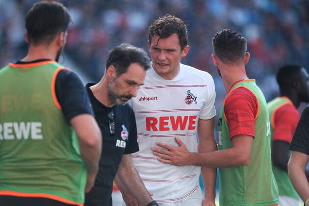 Luca Kilian 1 FC Koeln, 15 has to leave the field injured during the match Eintracht Frankfurt vs 1 FC Koeln in the 1 Bundesliga on 25 09 2021 DFL REGULATES PROHIBIT ANY USE OF PHOTOGRAPHS AS IMAGE SEQUENCES AND OR QUASI VIDEO Eintracht Frankfurt vs 1 FC Koeln, Football, 1 Bundesliga, 25 09 2021 Frankfurt Copyright: xEibner-Pressefotox xMichaelxBermx