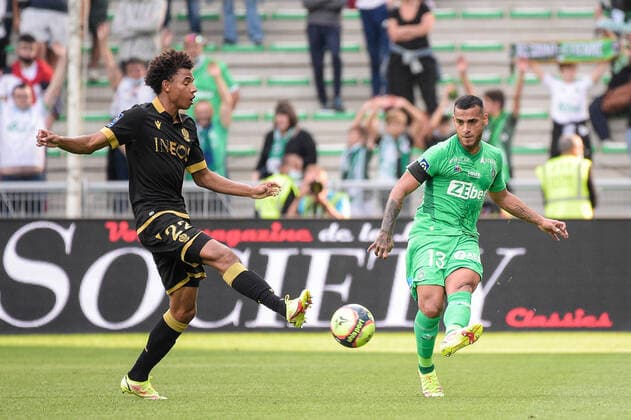 Miguel Trauco ( 13 - Saint Etienne ) - Calvin STENGS ( 22 - Nice ) - FOOTBALL : Saint Etienne vs Nice - Ligue 1 - Saint Etienne - 25 09 2021 FedericoPestellini Panoramic 