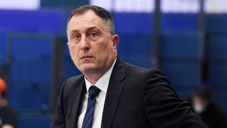 Basketball, 1 Bundesliga, season 2021 2022, 1 matchday, SYNTAINICS MBC Mitteldeutscher Basketball Club Weissenfels vs MLP Academics Heidelberg 25 09 2021 Branislav Ignjatovic Head Coach Trainer MLP Heidelberg before the game Weissenfels vs Heidelberg 25 09 2021 Weissenfels Saxony Anhalt Germany Stadthalle Weissenfels