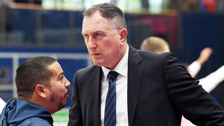 Basketball, 1 Bundesliga, season 2021 2022, 1 matchday, SYNTAINICS MBC Mitteldeutscher Basketball Club Weissenfels vs MLP Academics Heidelberg 25 09 2021 Branislav Ignjatovic Head Coach Trainer MLP Heidelberg re in conversation with Albin Mauz Assistant Coach Co Trainer MLP Heidelberg before the game Weißenfels vs Heidelberg 25 09 2021 Weißenfels Sachsen Anhalt Germany Stadthalle Weißenfels