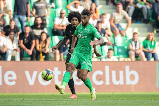 Denis Bouanga ( 20 - Saint Etienne ) - DANTE ( 4 - Nice ) - FOOTBALL : Saint Etienne vs Nice - Ligue 1 - Saint Etienne - 25 09 2021 FedericoPestellini Panoramic 